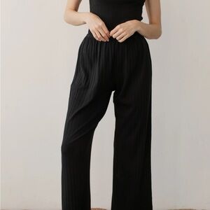 Donni black simple crop pant